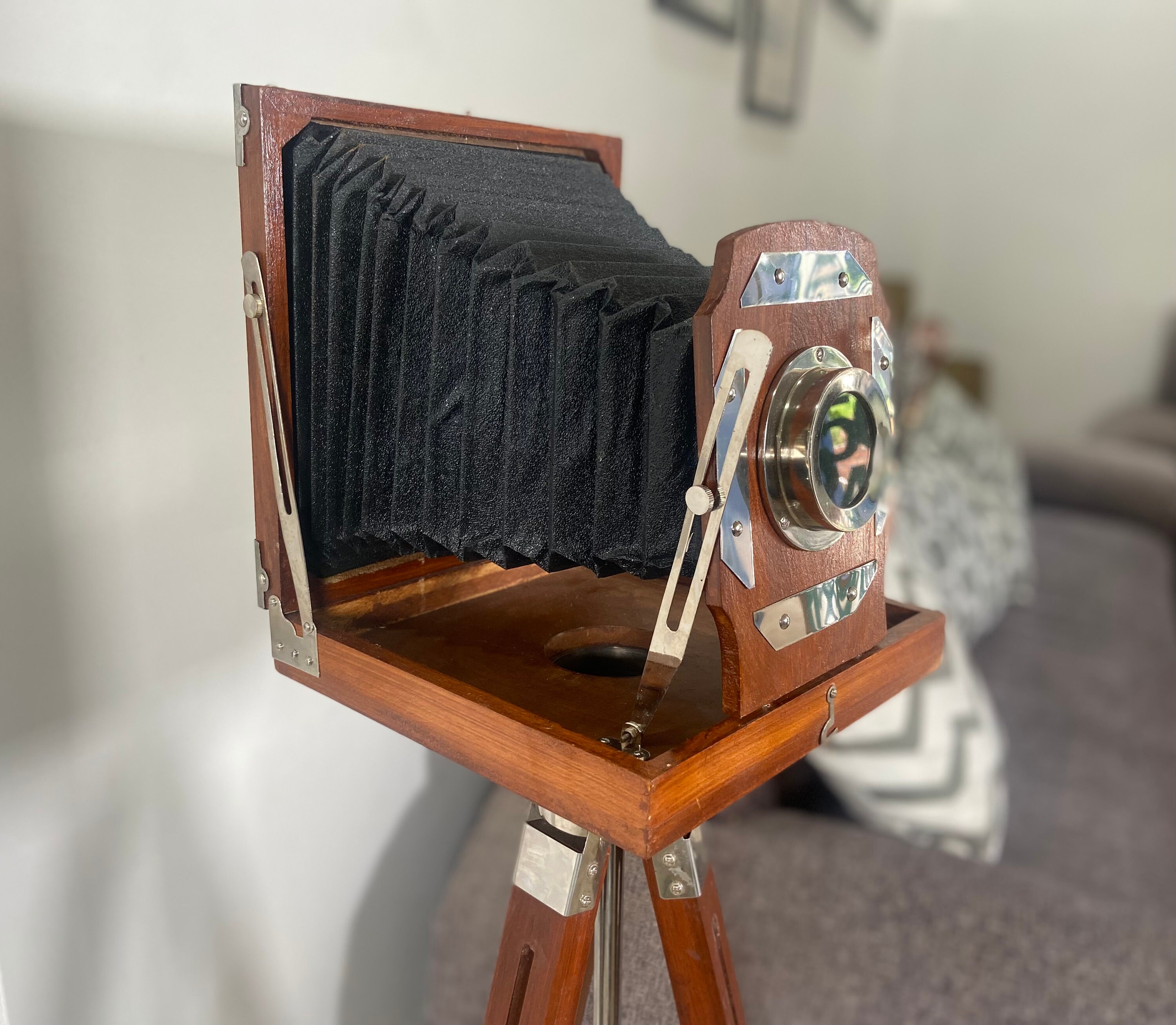 Classic Wooden Camera on Decorative Tripod view 8