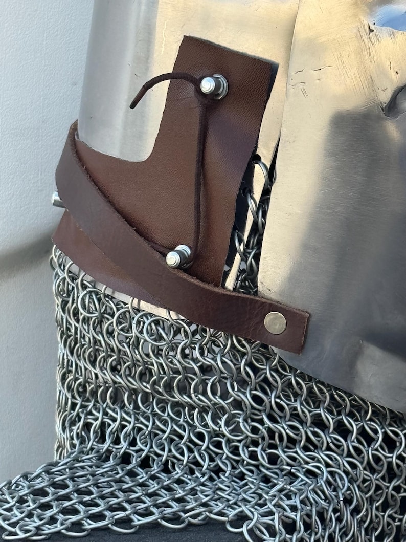 Bascinet Aventail Pig Face Helmet — Padded Chainmail view 4