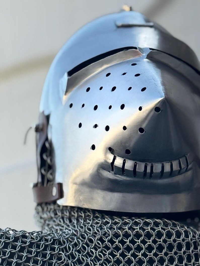 Bascinet Aventail Pig Face Helmet — Padded Chainmail view 6
