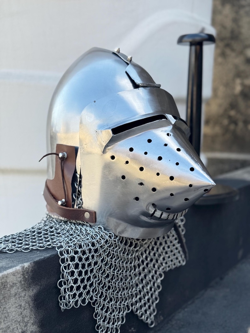 Bascinet Aventail Pig Face Helmet — Padded Chainmail view 8