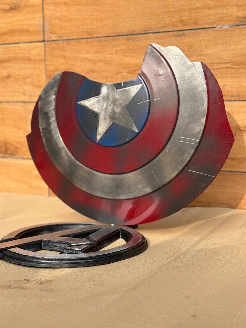 Damage Captain America Shield & Thor Hammer with Steel Avenger Replica view 5