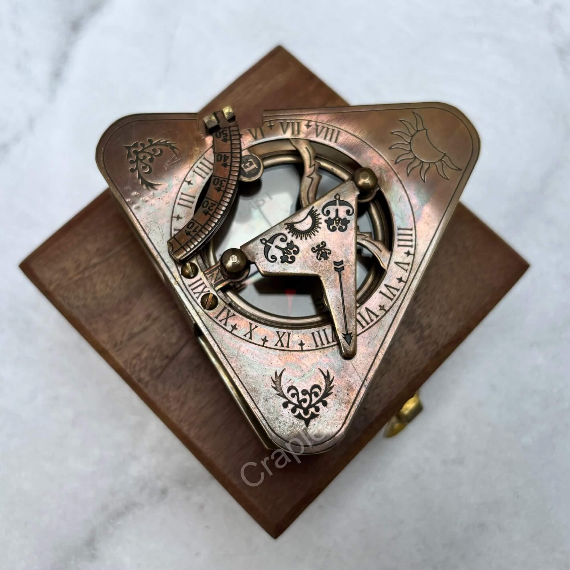 Antique Brass Sundial Compass with Fitted Wooden Presentation Box view 10