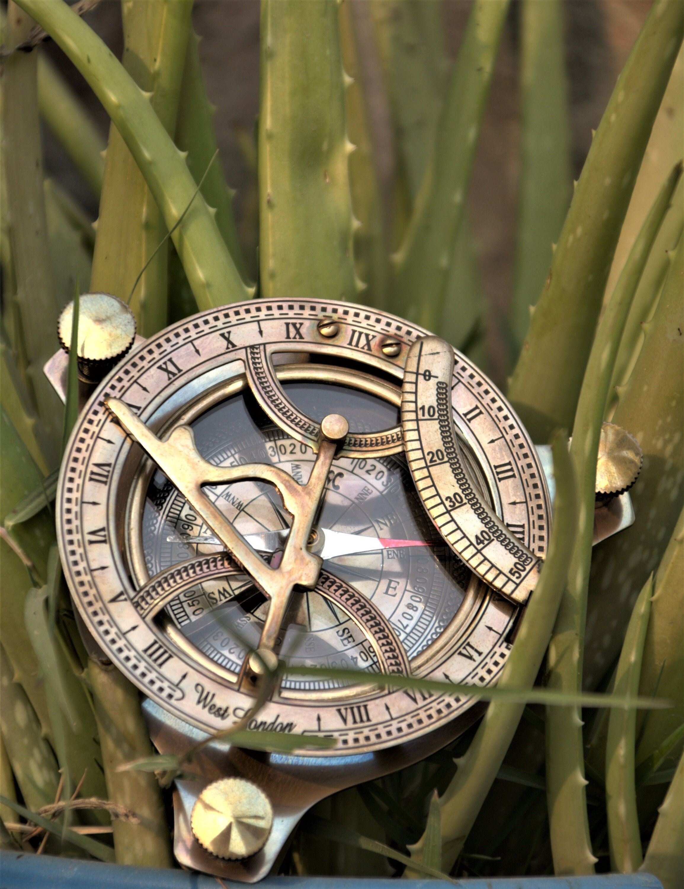 Antique Brass Sundial Compass with Rosewood Presentation Box view 5