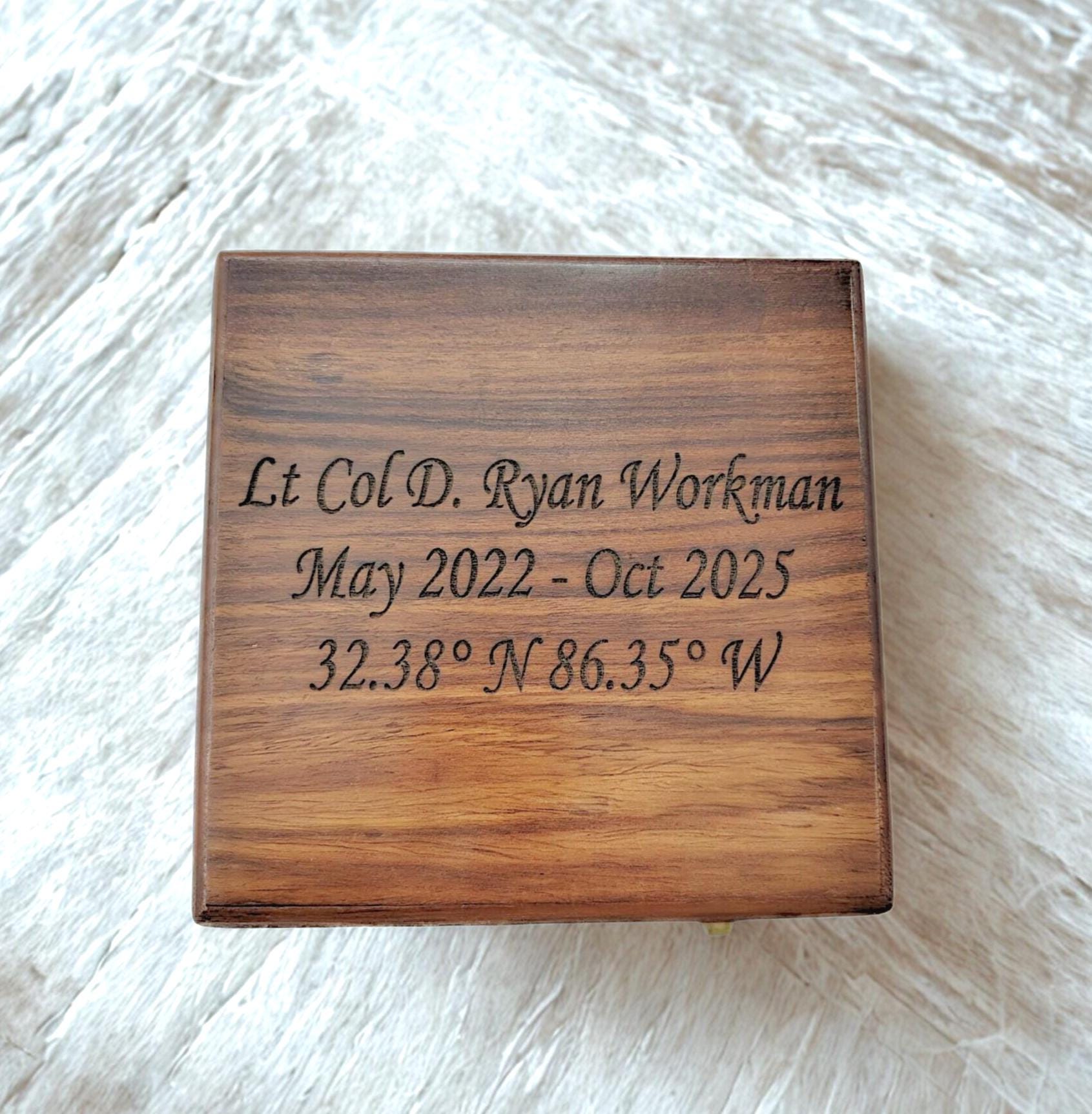 Black Antique Brass Sundial Compass with Rosewood Presentation Box view 12