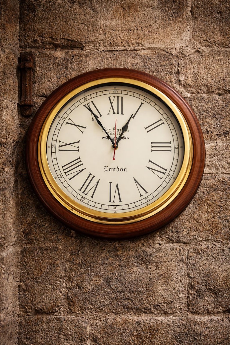 London Style Round Wall Clock Wooden Frame view 6