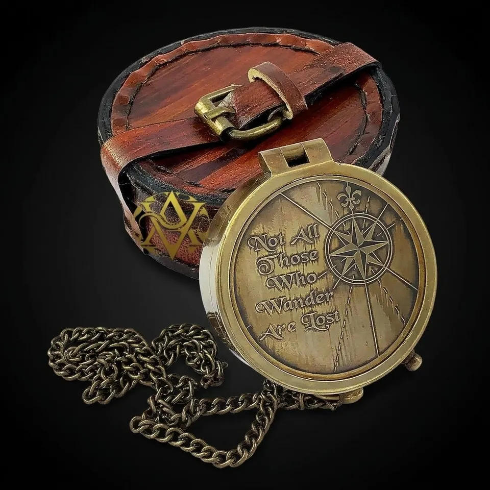 Motivational Compass, Round Leather Case