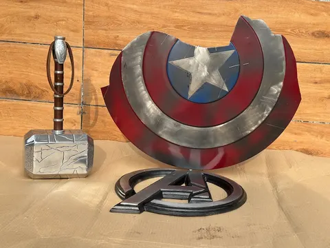 Damage Captain America Shield & Thor Hammer with Steel Avenger Replica view 1