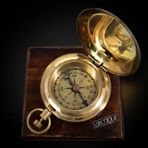 Push Button Compass, Wooden Box view 1
