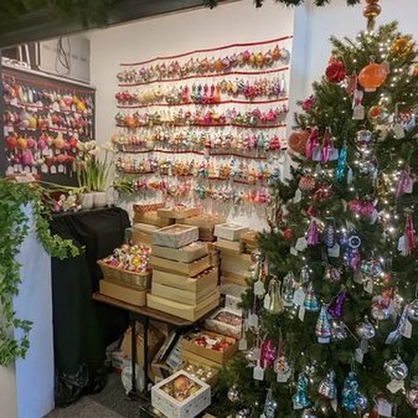 Gift Stores — High-margin pieces with proven repeat purchase.